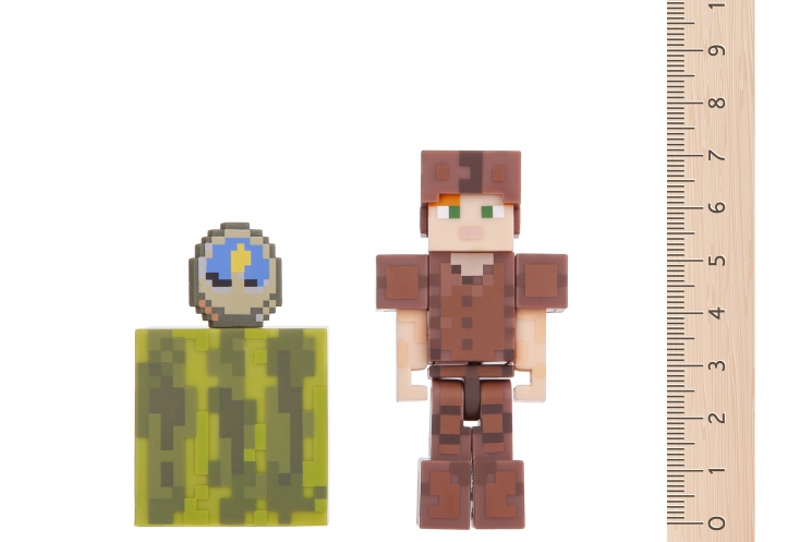 Minecraft Коллекционная фигурка Alex in Leather Armor серия 4