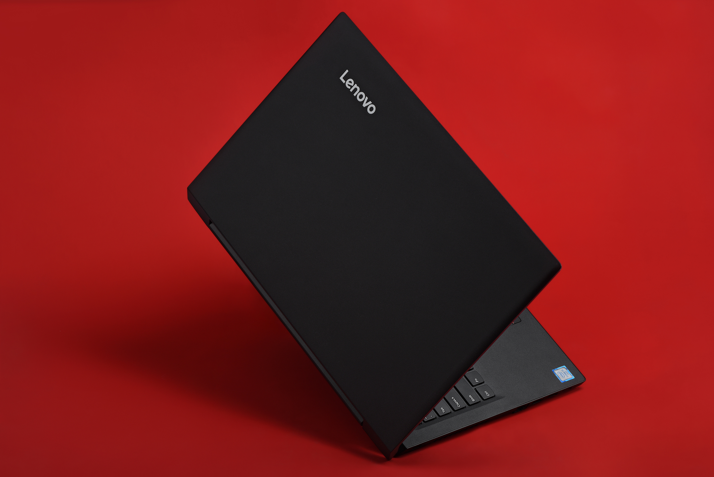 Огляд ноутбука Lenovo V110-15ISK: незамінний для навчання і роботи