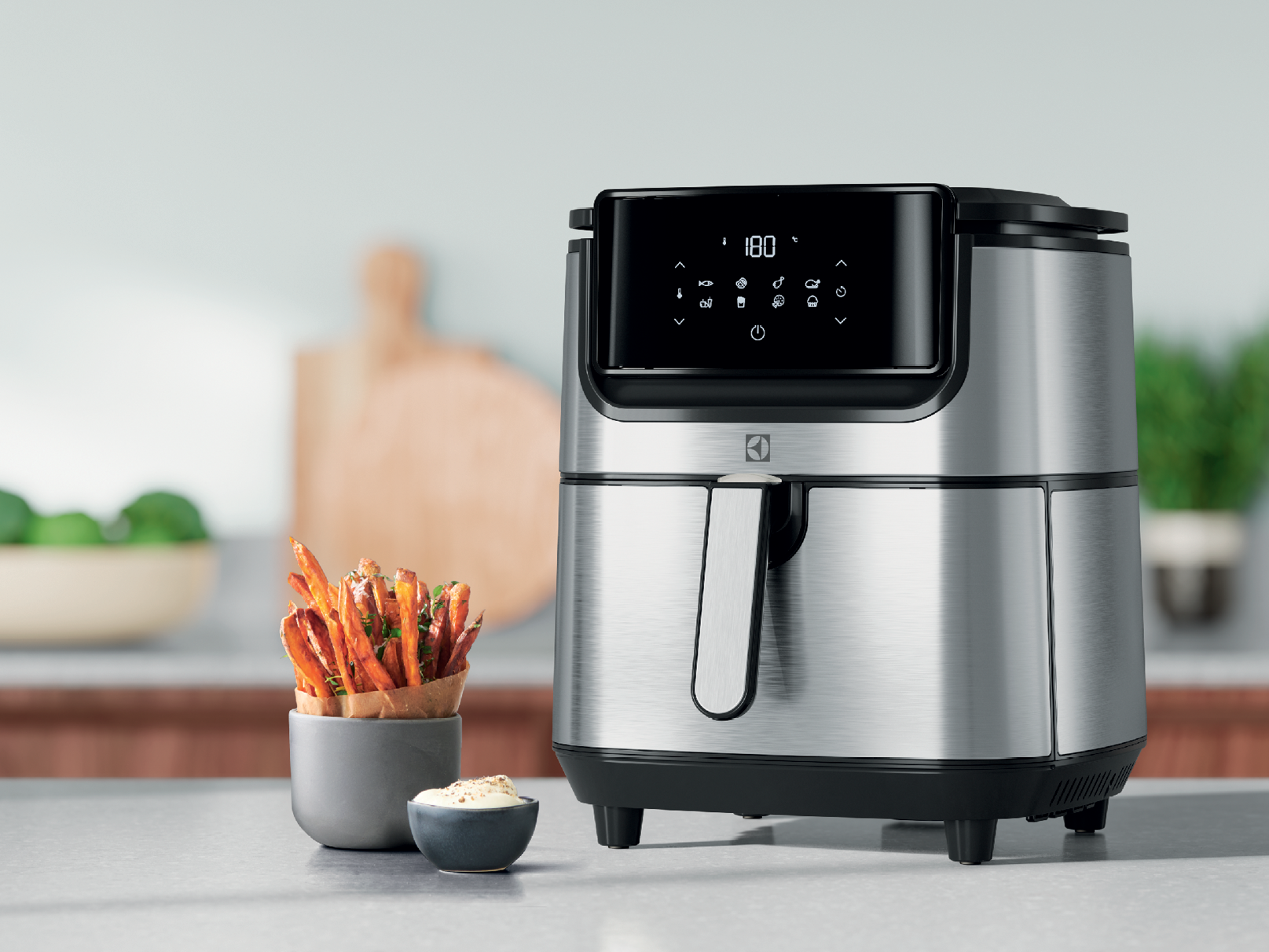 Мультипіч Electrolux Explore 6 Air Fryer  – смажте продукти корисно та смачно