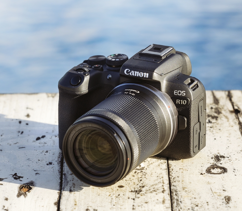 Canon EOS R10. Універсальна й портативна «бездзеркалка»